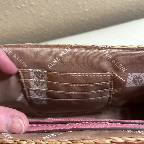 Anne Klein pink straw handbag - Picture 6 of 6